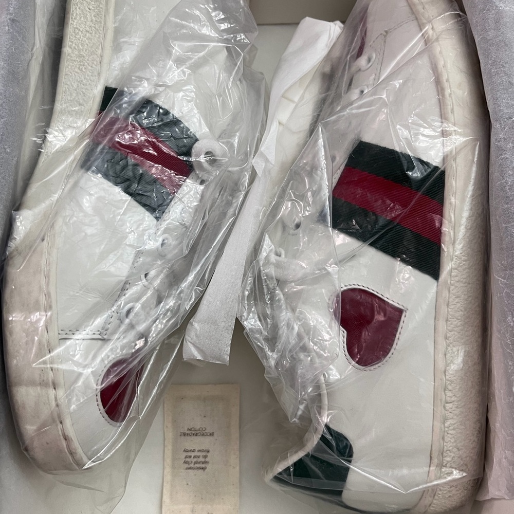 White Gucci Sneakers with Red Heart Detail - Picture 8 of 10